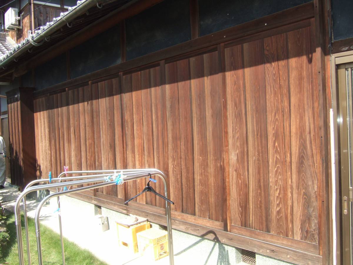 すまい：Ｒｅの0067　木製雨戸をアルミに交換の施工前の写真1
