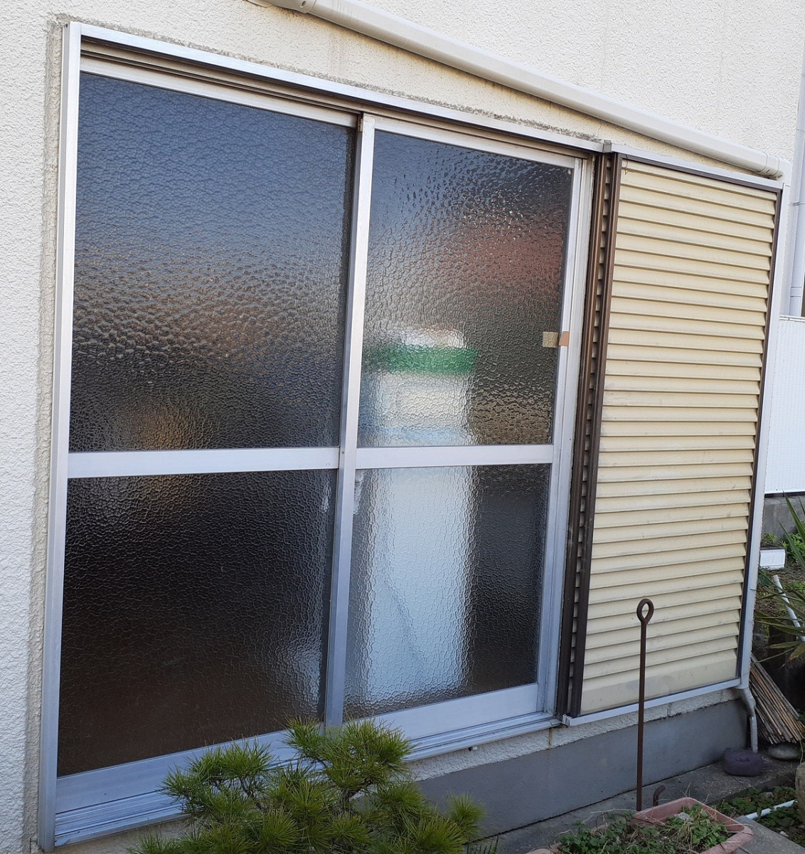 すまい：Ｒｅの0231　サッシ・雨戸リフォーム工事　和歌山県橋本市紀見ケ丘の施工前の写真1