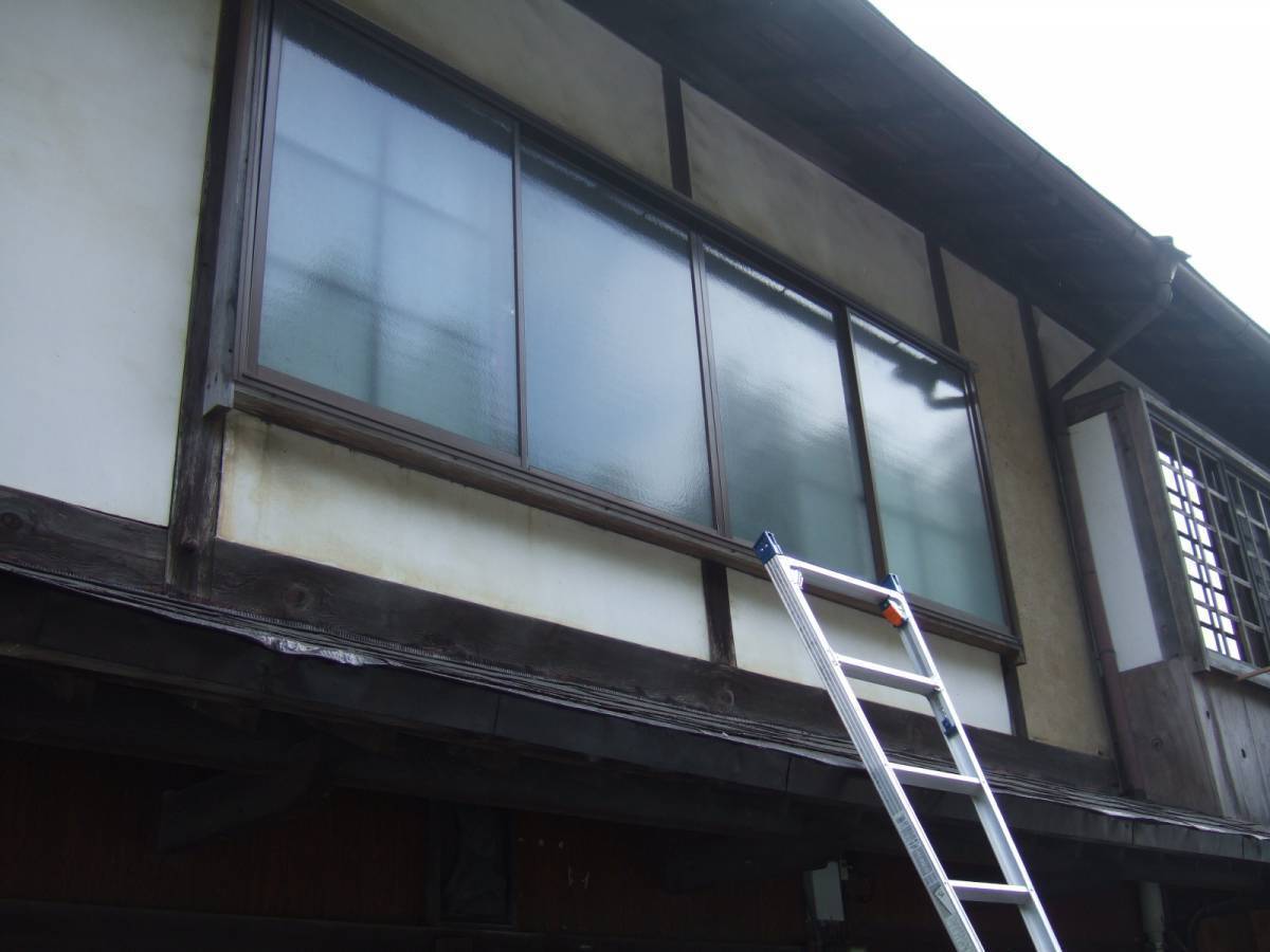 すまい：Ｒｅの0077　窓手すり取付工事の施工前の写真1