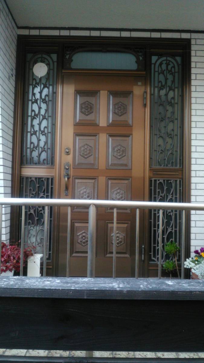 タナチョー筑紫通店の玄関ドアを引き戸にカバー工法の施工前の写真1