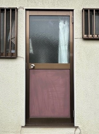 水戸トーヨー住器の大洗町 リシェント勝手口ドア工事の施工前の写真1