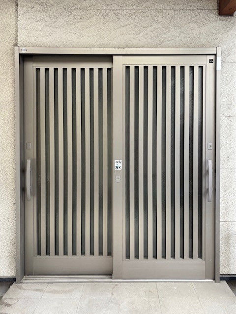 水戸トーヨー住器の水戸市　玄関引戸交換工事の施工前の写真1