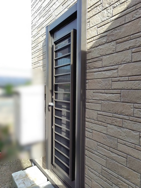 水戸トーヨー住器のひたちなか市　リシェント勝手口ドア工事の施工後の写真1