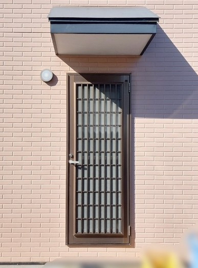 水戸トーヨー住器の鉾田市　リシェント勝手口ドア工事の施工前の写真1