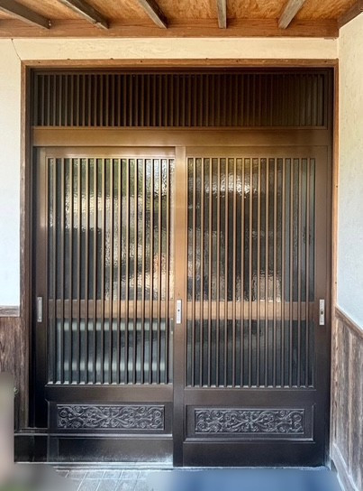 水戸トーヨー住器の常陸大宮市　リシェント玄関引戸工事の施工前の写真1