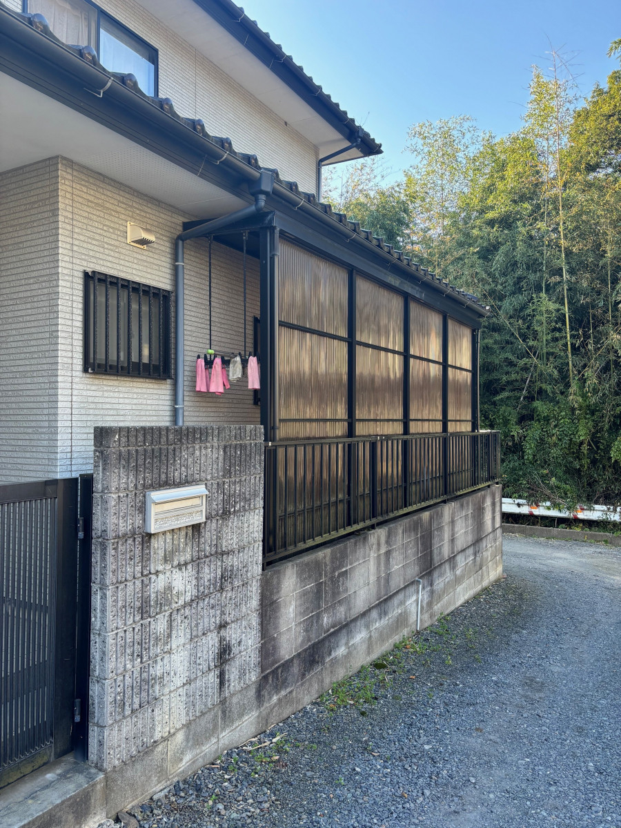 水戸トーヨー住器の水戸市　テラス正面パネル交換工事の施工前の写真1