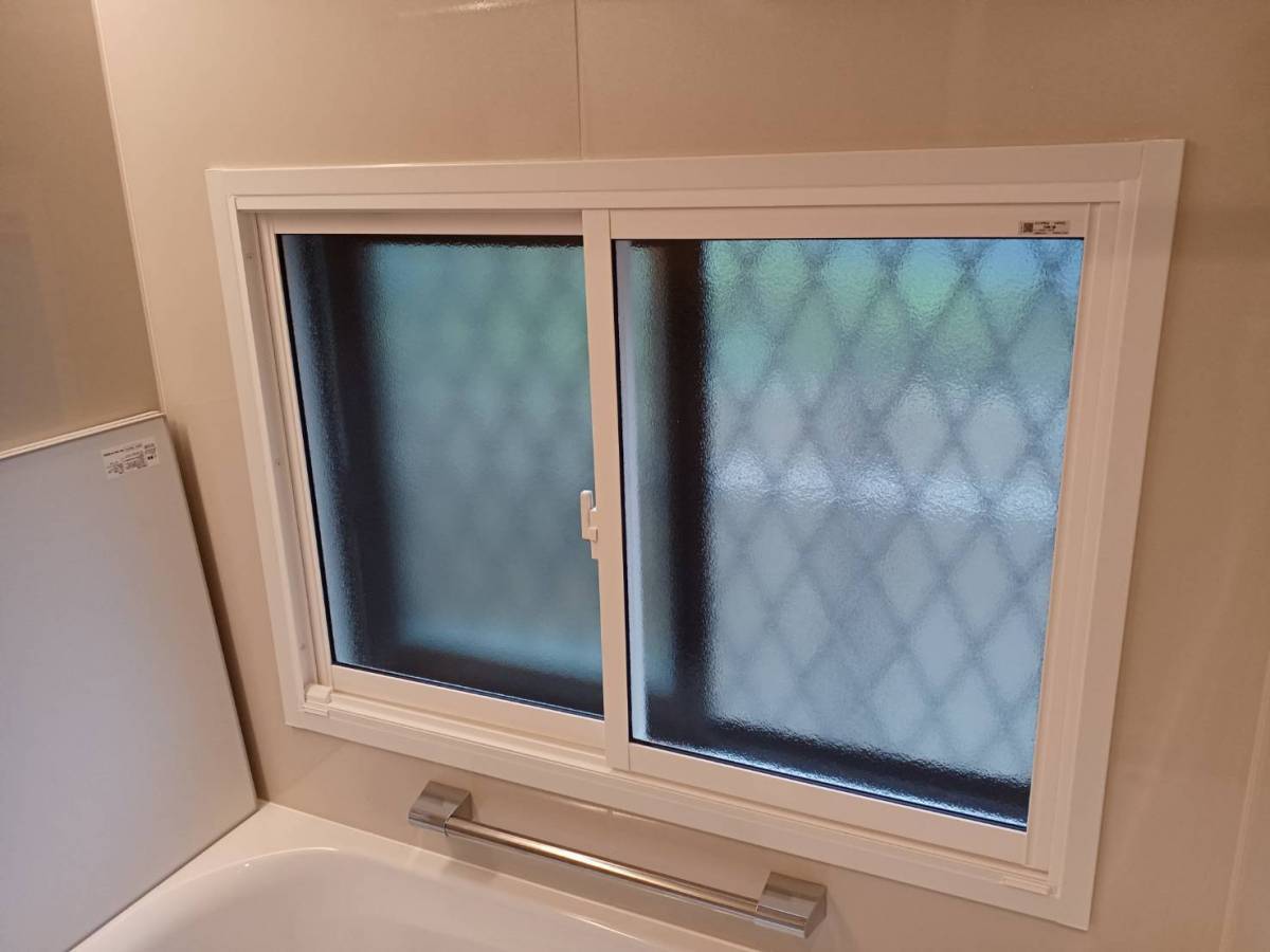 横浜トーヨー住器の浴室内窓～インプラス～でヒートショックを軽減の施工後の写真1