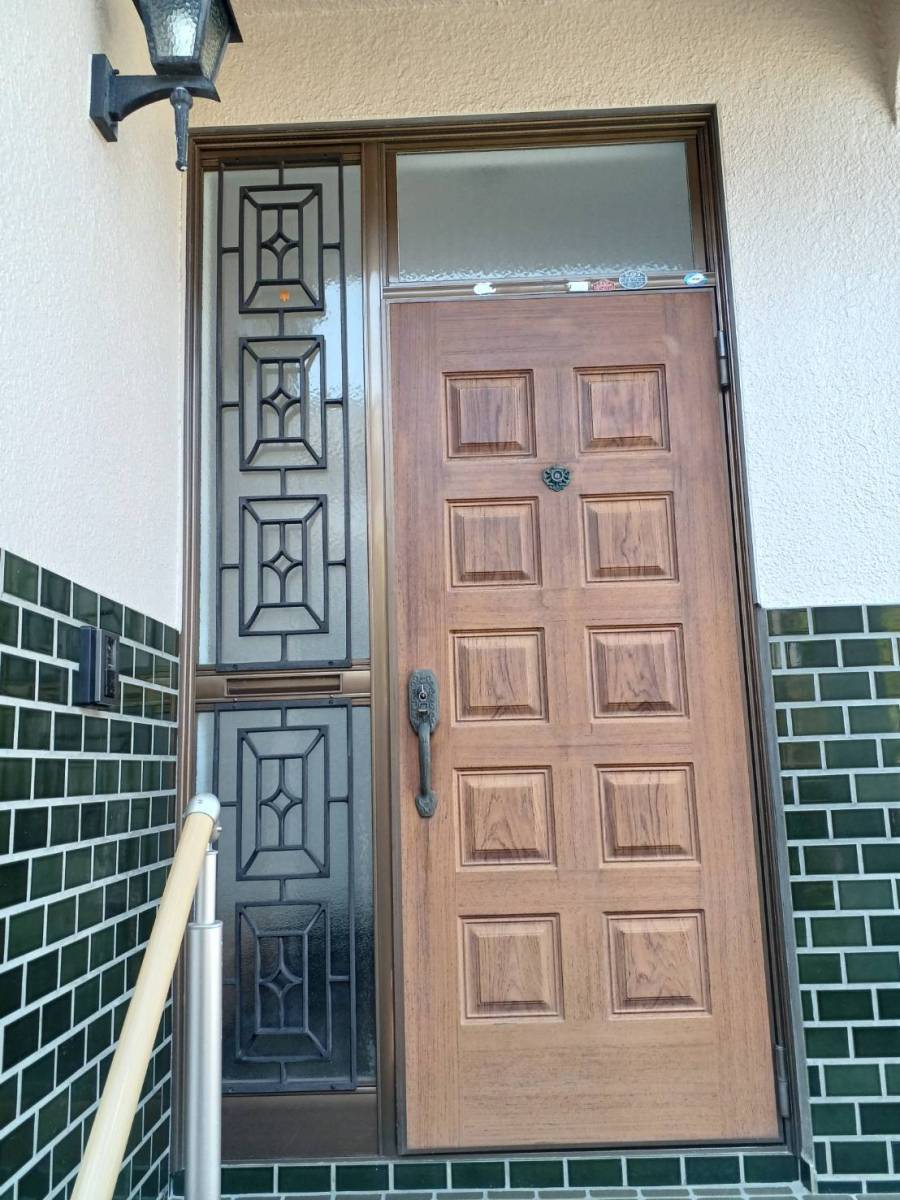 横浜トーヨー住器の玄関リフォーム～リシェント玄関ドア～の施工前の写真1