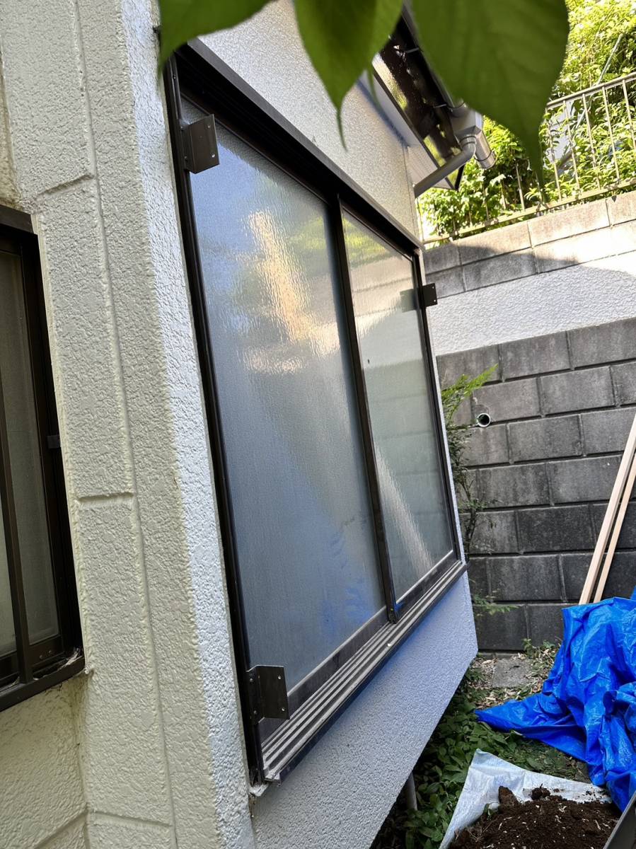 横浜トーヨー住器の窓を新品に！リプラスのご紹介の施工前の写真1