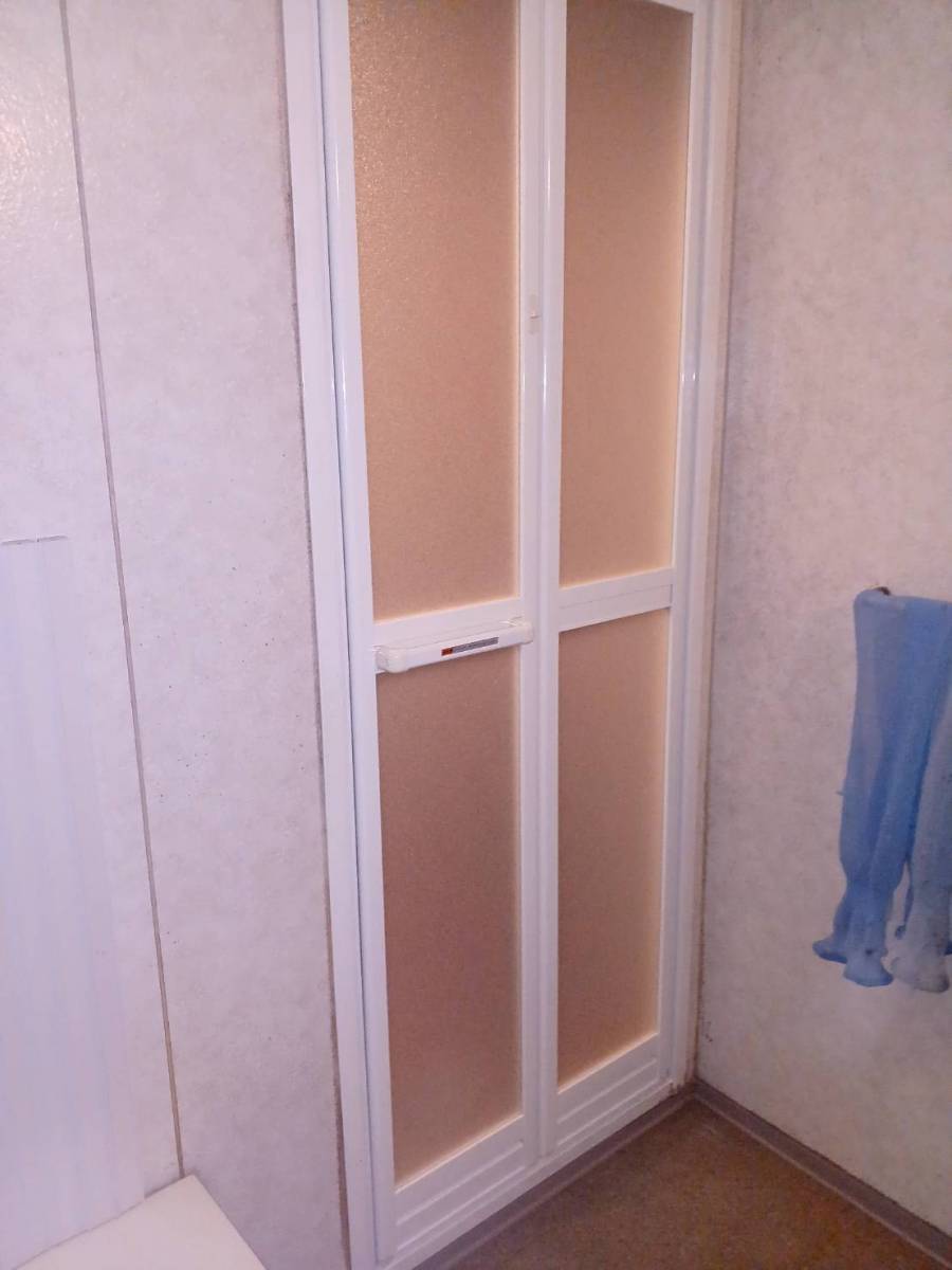 横浜トーヨー住器の浴室ドアの交換工事！の施工後の写真1