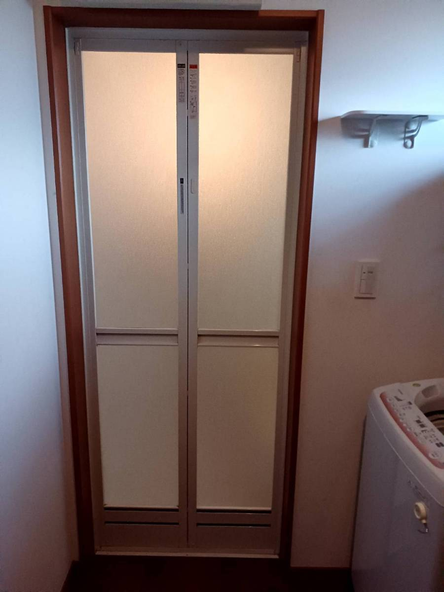 横浜トーヨー住器の浴室ドアのパネル交換へ行ってきました！の施工後の写真1
