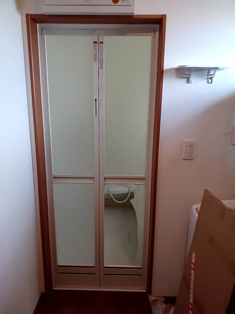 横浜トーヨー住器の浴室ドアのパネル交換へ行ってきました！の施工前の写真1