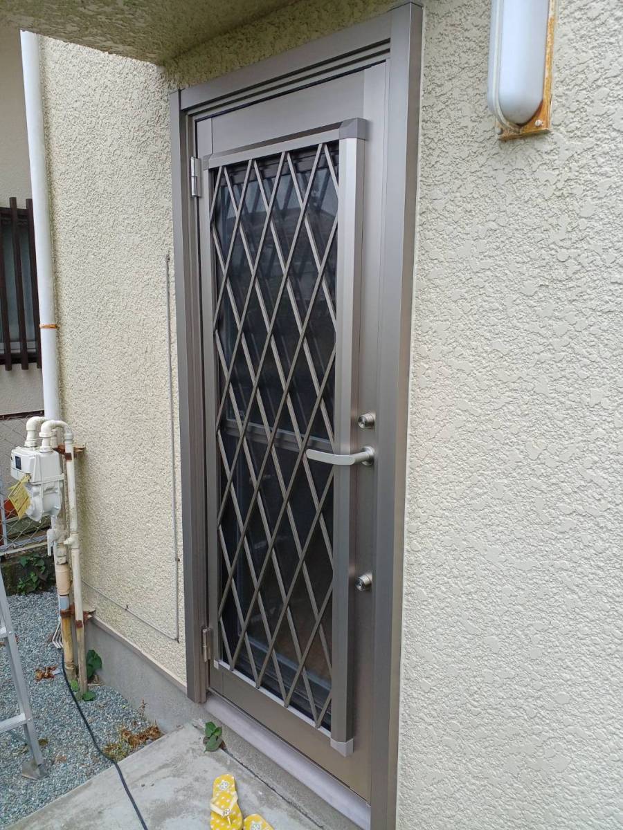 横浜トーヨー住器の勝手口ドアを採風タイプへ変更！の施工後の写真1