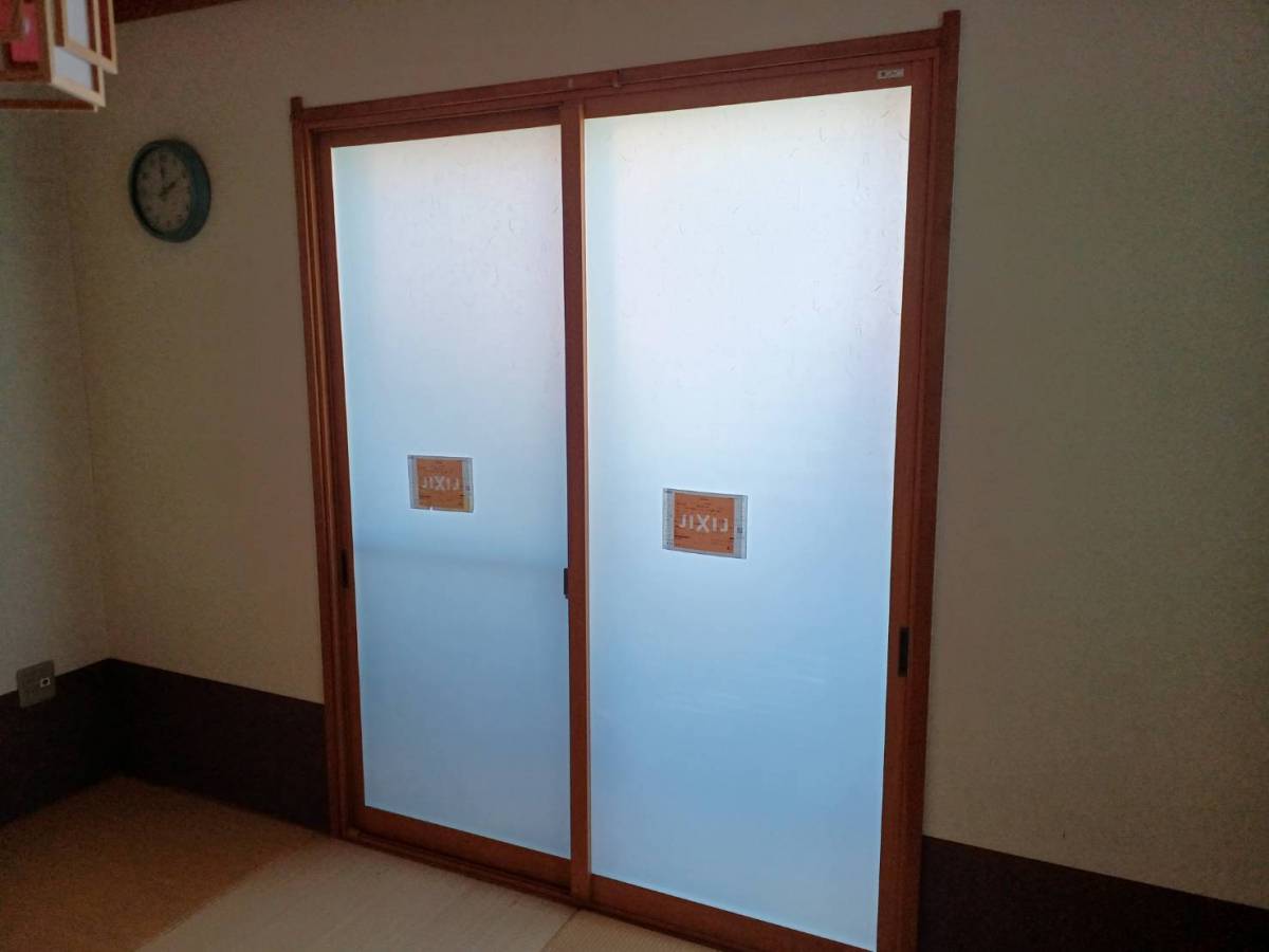 横浜トーヨー住器のお部屋に合わせたガラスで空間コーディネート！～インプラス～の施工後の写真1