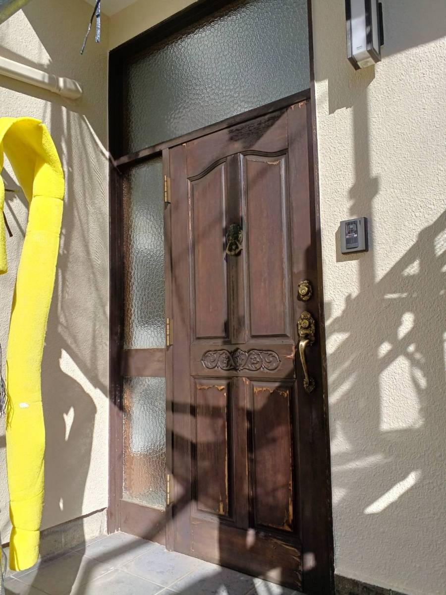 横浜トーヨー住器の玄関リフォーム～リシェント玄関ドア～の施工前の写真1