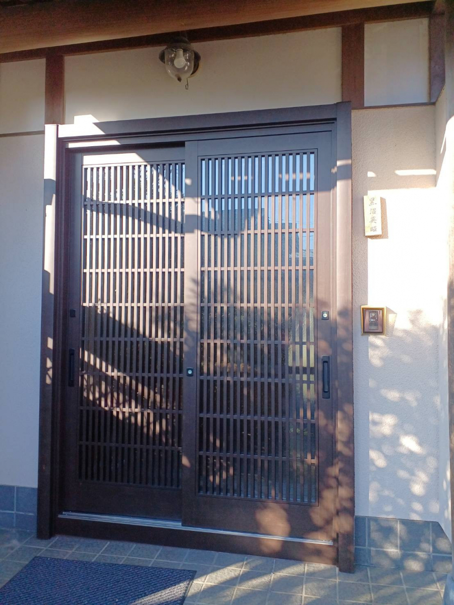 横浜トーヨー住器の古い玄関を新しくリフォームの施工後の写真1