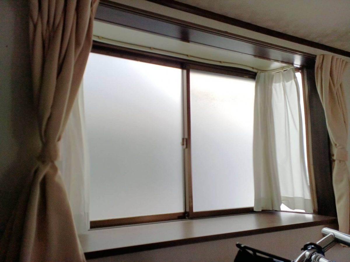 横浜トーヨー住器の内窓設置で断熱効果！補助金活用でお得に施工をの施工前の写真2