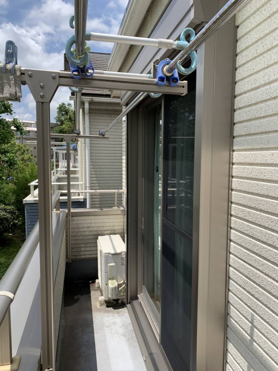 横浜トーヨー住器の既存窓の防犯・台風などの対策に、「リフォームシャッター」の施工後の写真1