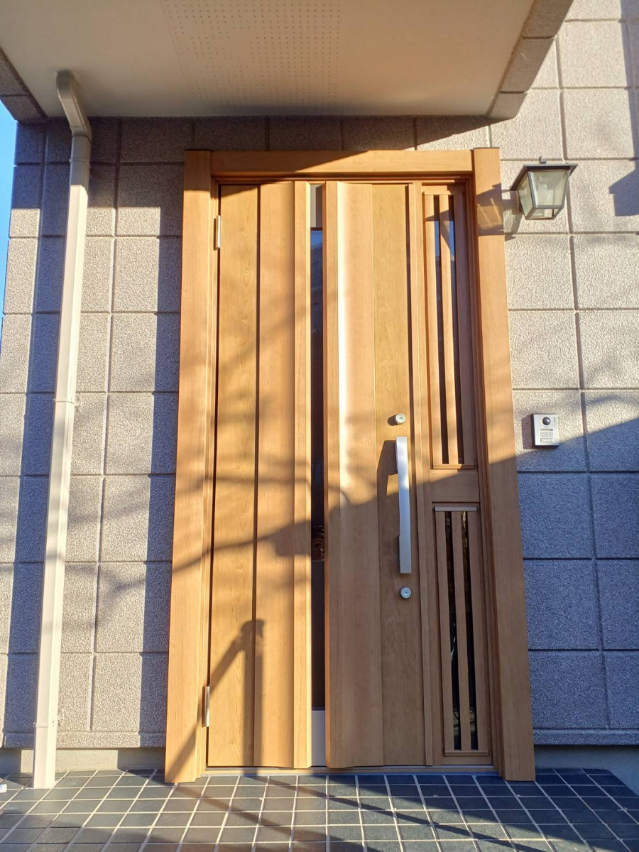 横浜トーヨー住器の玄関の「袖」の施工後の写真1