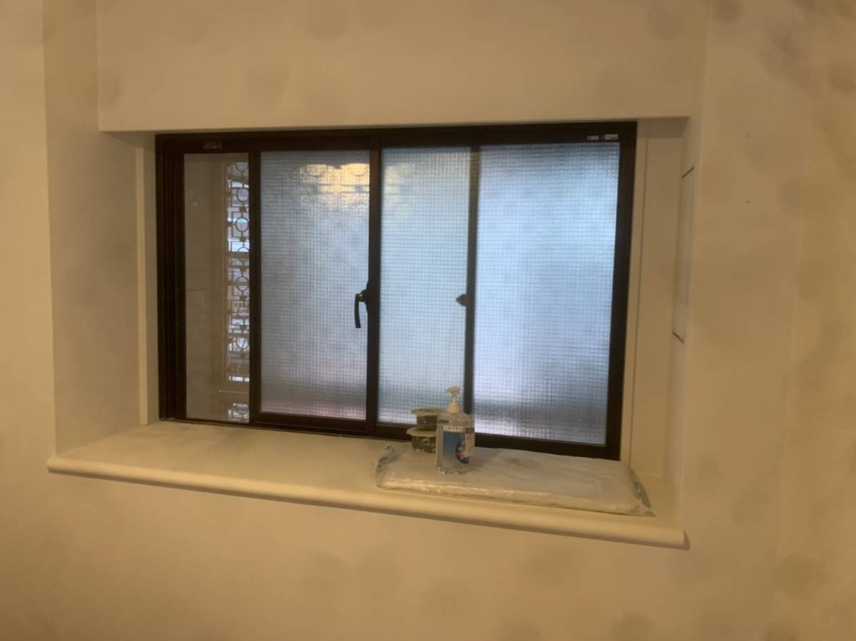 横浜トーヨー住器の簡単窓リフォーム　内窓～インプラス～の施工前の写真1