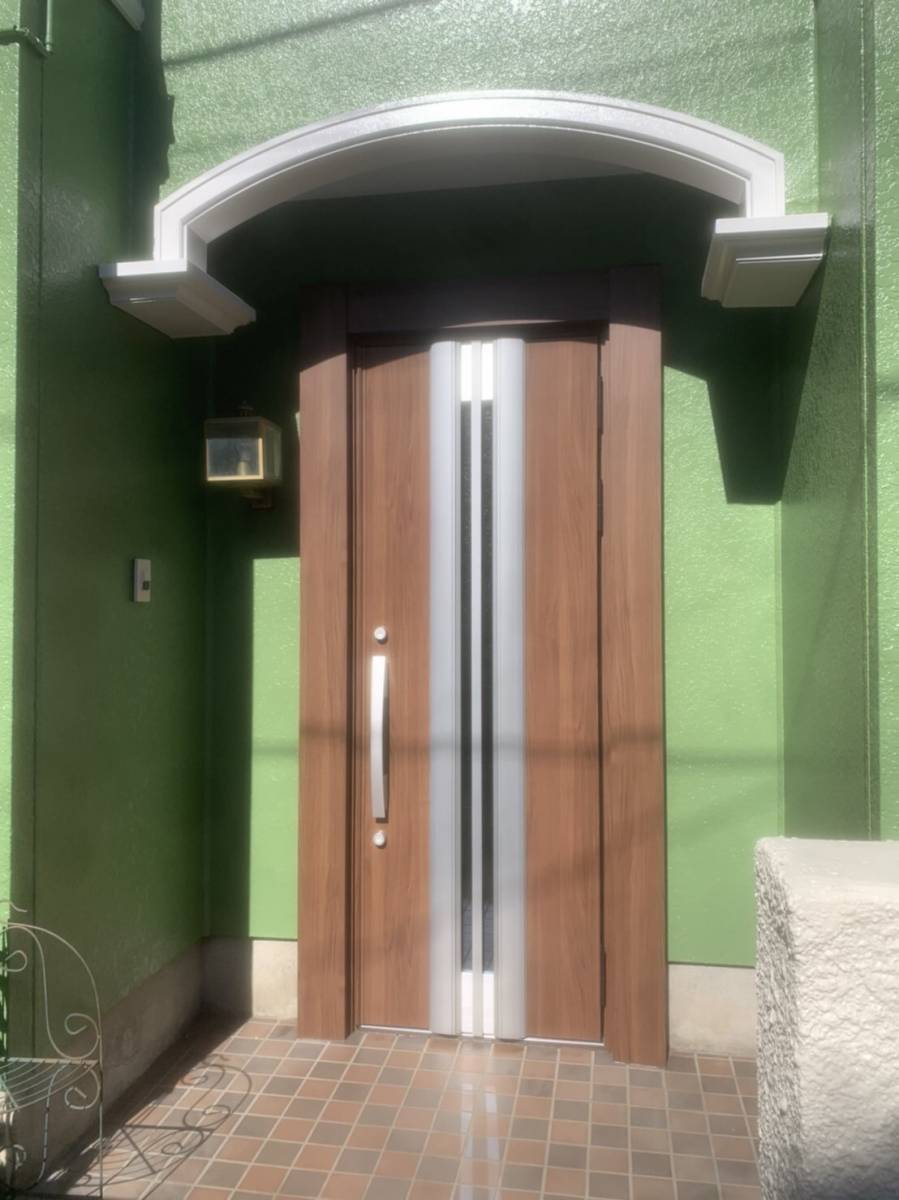 横浜トーヨー住器の本格的な寒さの前に！！断熱効果アップ！玄関リフォーム「リシェント」の施工後の写真1