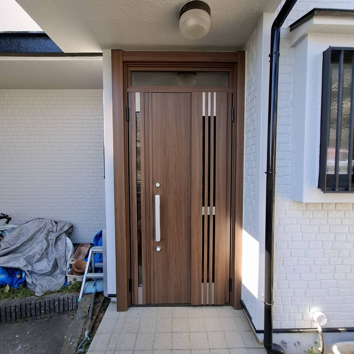 横浜トーヨー住器の玄関カバー工事の施工後の写真1