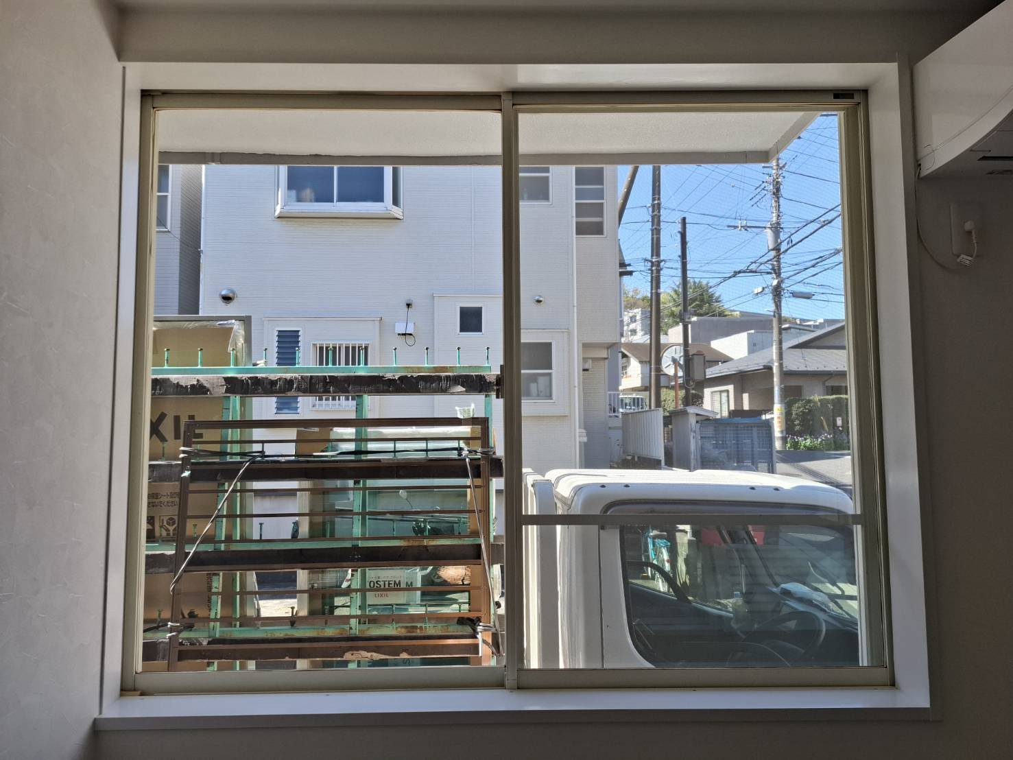 横浜トーヨー住器の夏の猛暑から家守るゼッタイの施工前の写真2