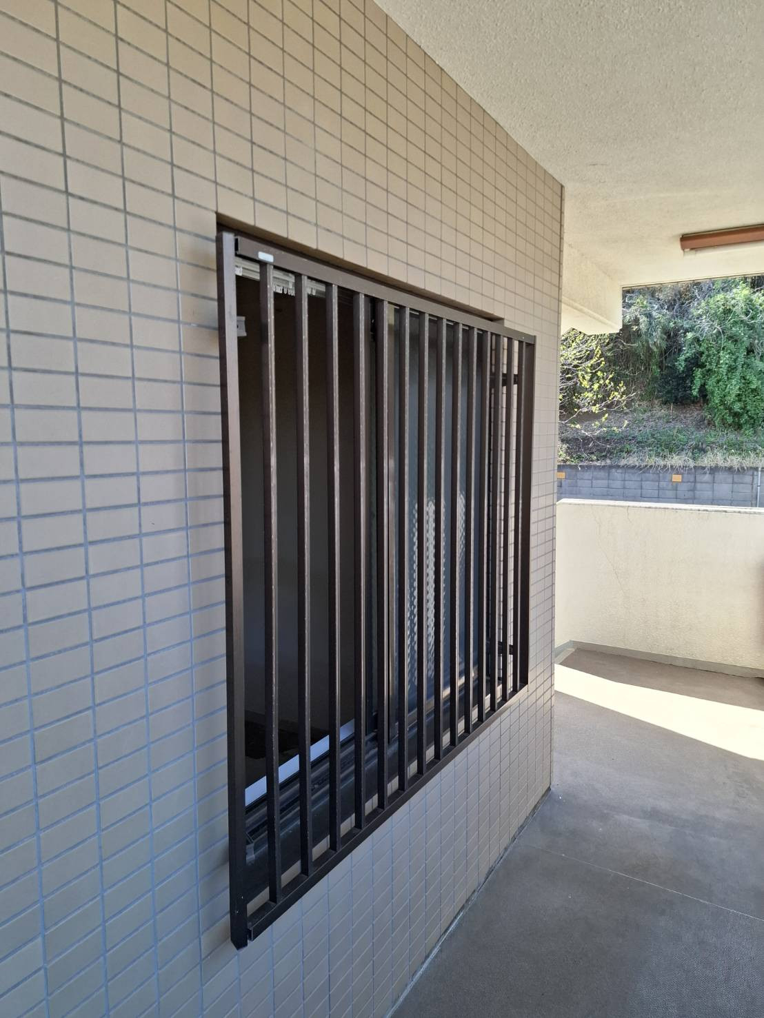 横浜トーヨー住器の面格子で防犯強化の施工前の写真1