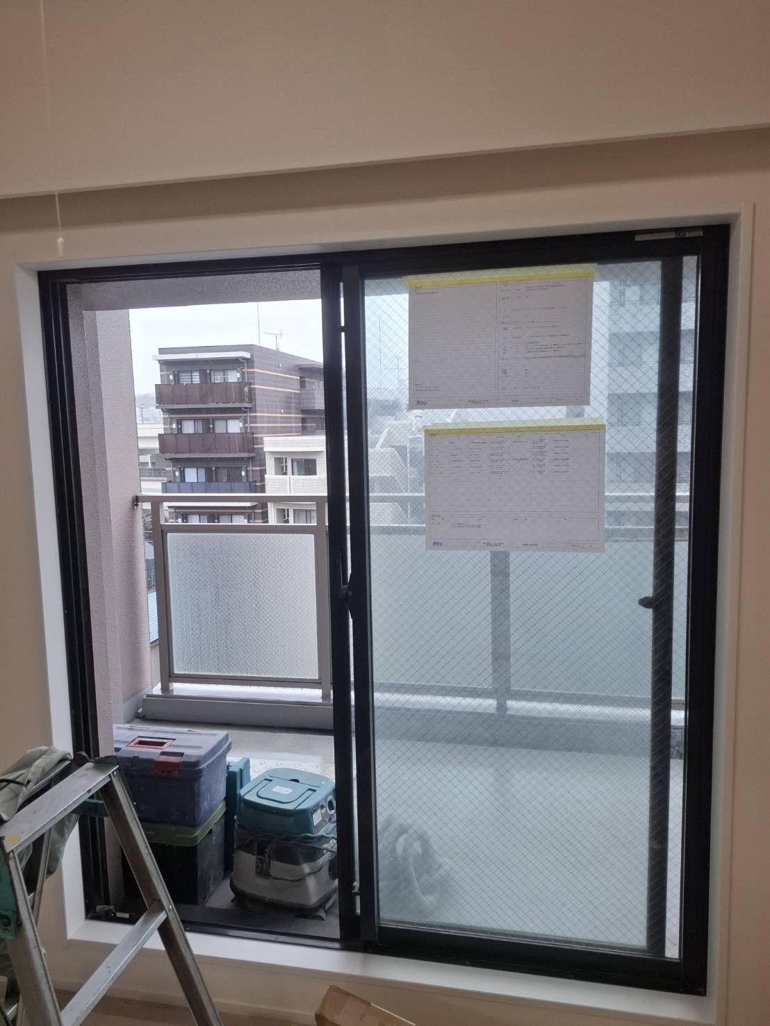 横浜トーヨー住器の内窓でここまで変わる！断熱・防音の効果を実感の施工前の写真1