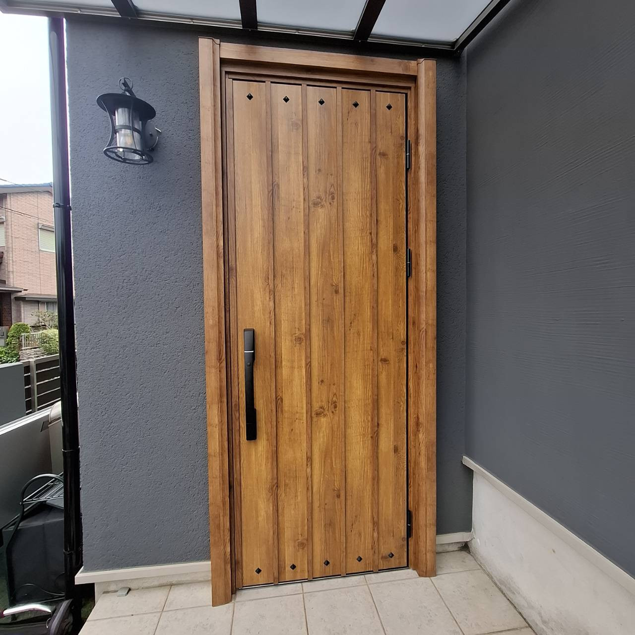 横浜トーヨー住器の玄関ドア交換工事の施工後の写真1
