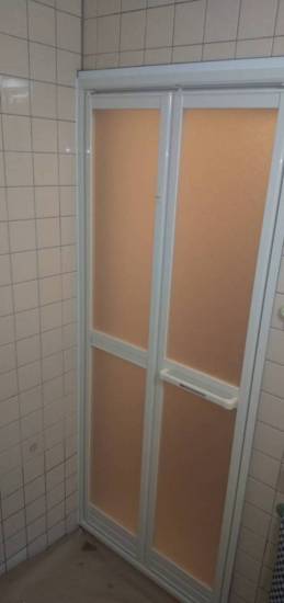 横浜トーヨー住器の浴室ドアを新品に！！浴室カバー工事施工事例写真1