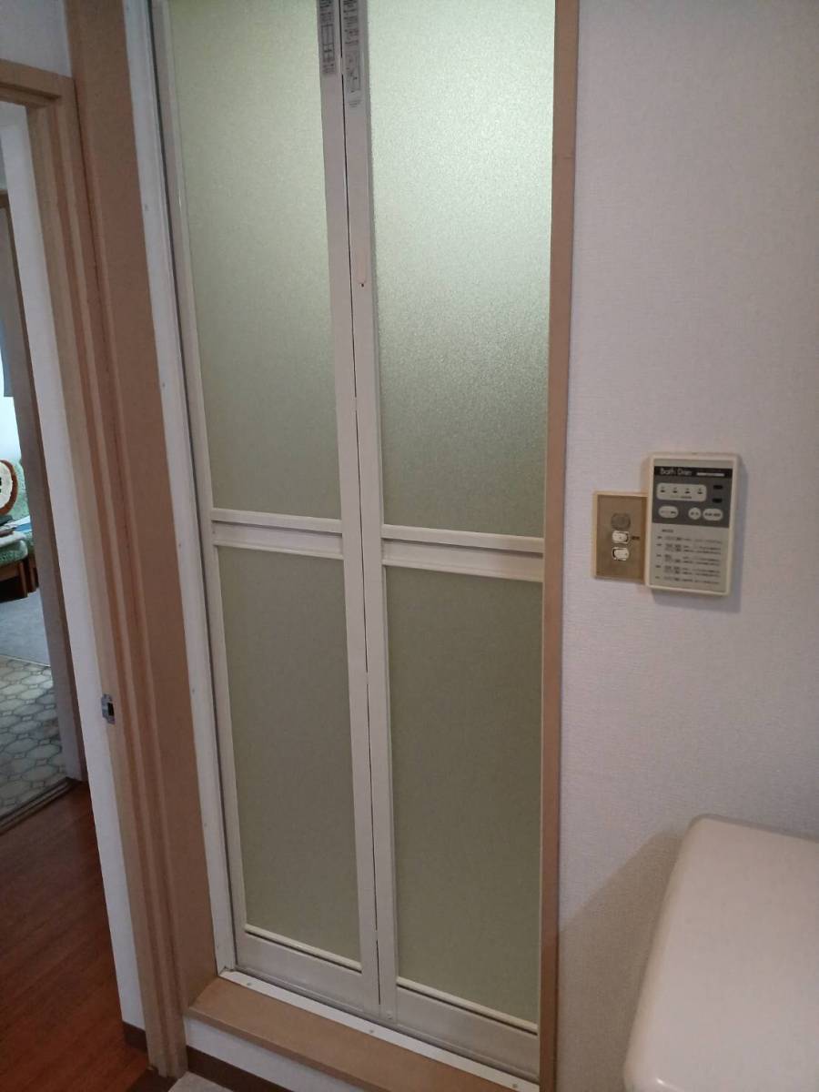 横浜トーヨー住器の浴室ドア　お掃除よりも交換！？の施工後の写真1