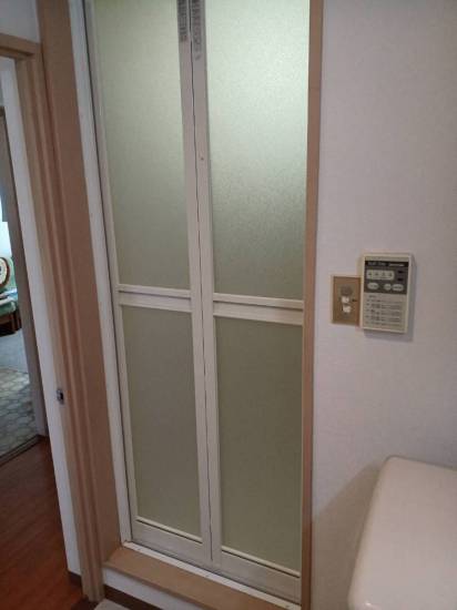 横浜トーヨー住器の浴室ドア　お掃除よりも交換！？施工事例写真1