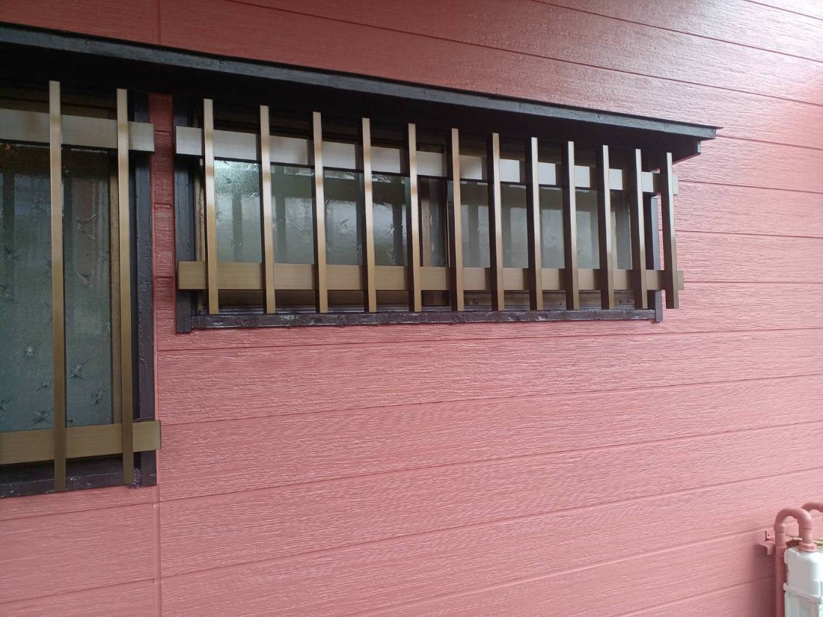 横浜トーヨー住器の窓の防犯対策！　面格子取付工事の施工後の写真2