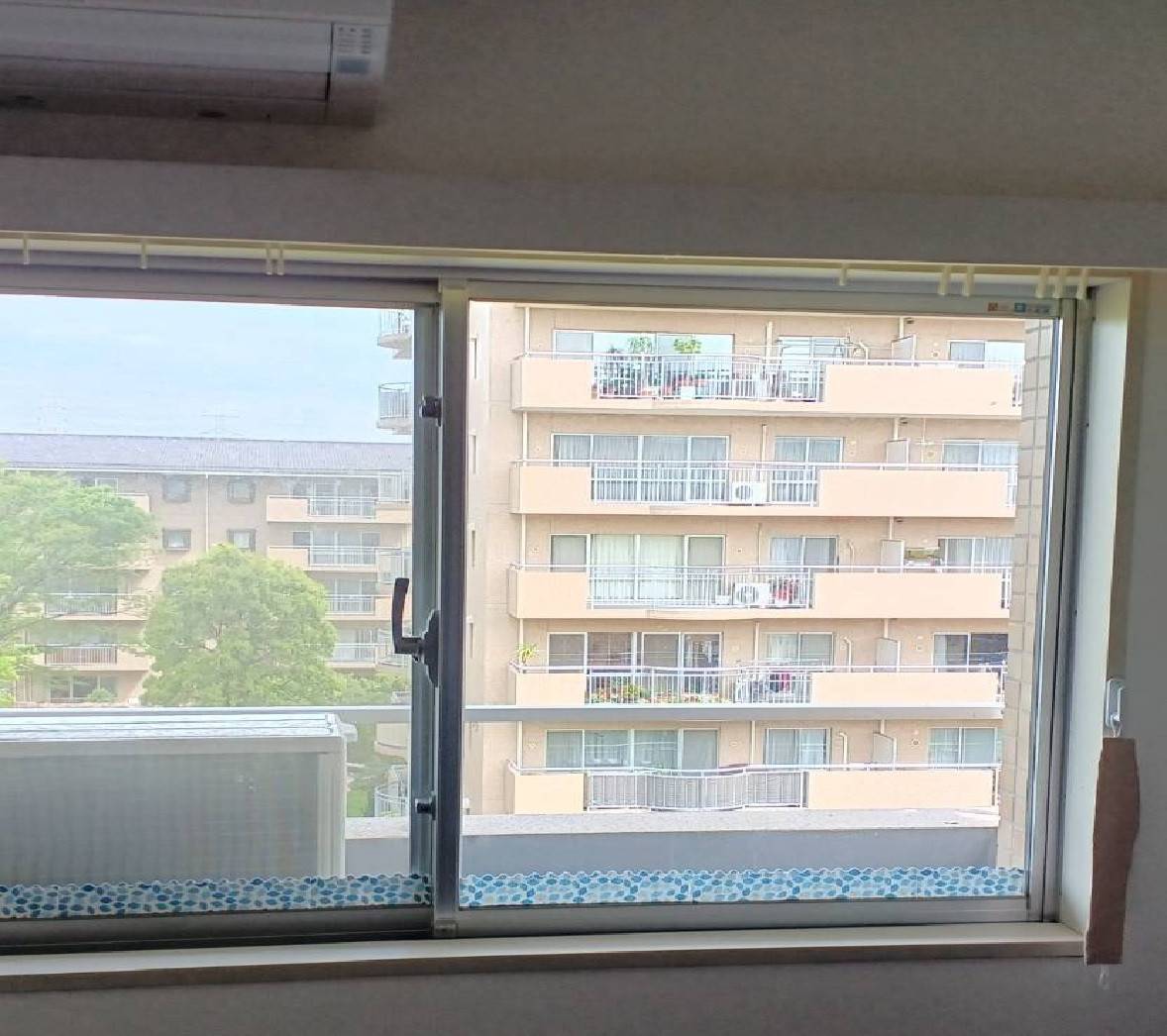 横浜トーヨー住器の二重窓で省エネ対策！　インプラス取付工事の施工前の写真1