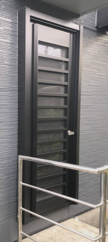 フクシマ建材の勝手口ドア1Dayリフォームの施工後の写真1