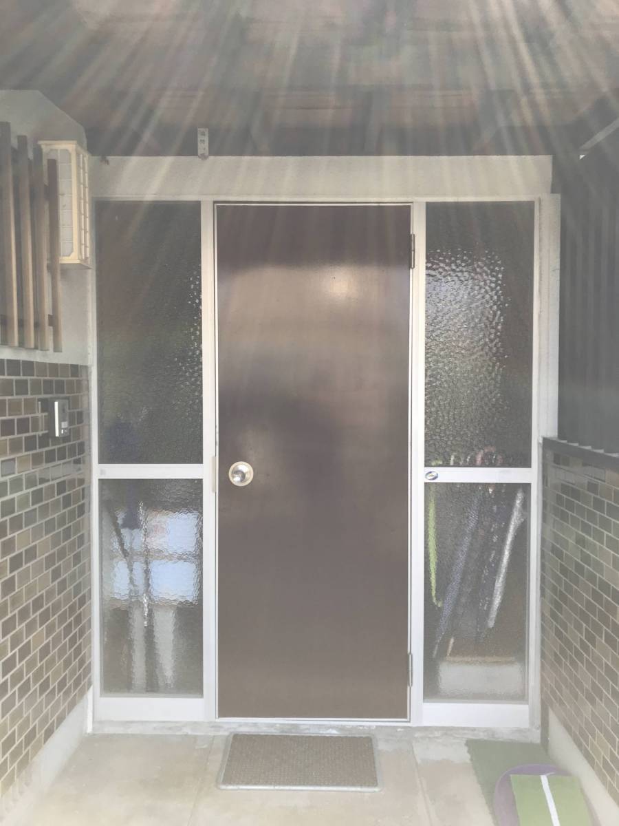 フクシマ建材の玄関ドア→玄関引戸へ！！の施工前の写真1