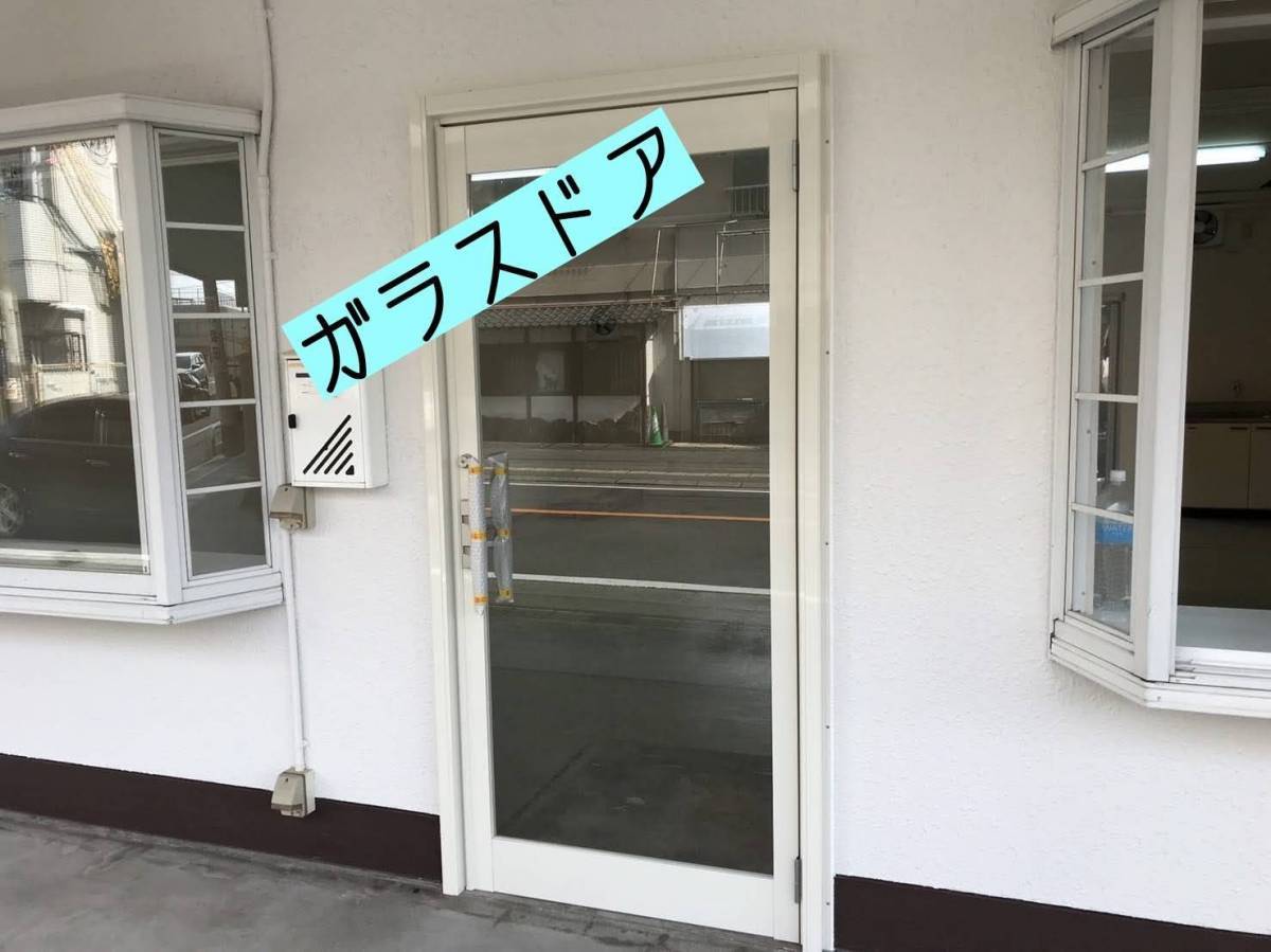 フクシマ建材の店舗ドア交換の施工後の写真1