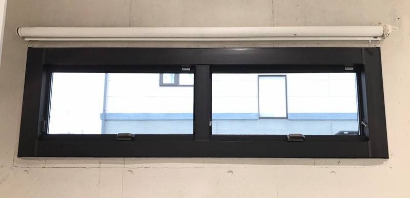 フクシマ建材のカバー工法で排煙窓をリフォームの施工後の写真1