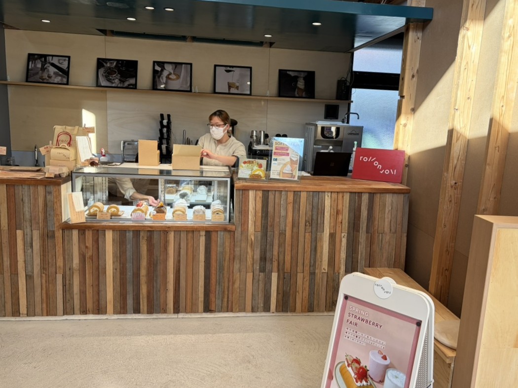 一宮町のロールケーキをいただきました🍰✨ 桶庄トーヨー住器のブログ 写真3