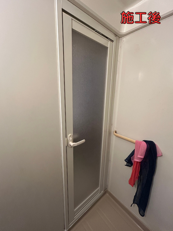 桶庄トーヨー住器の千葉県｜長生郡｜浴室ドアが1日で復活！割れたパネルも解決する快適リフォームの施工後の写真1