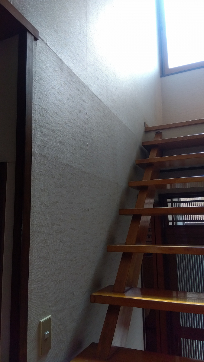 ハオス本店のマドのリフォーム工事のついでに手すり取付の施工前の写真1