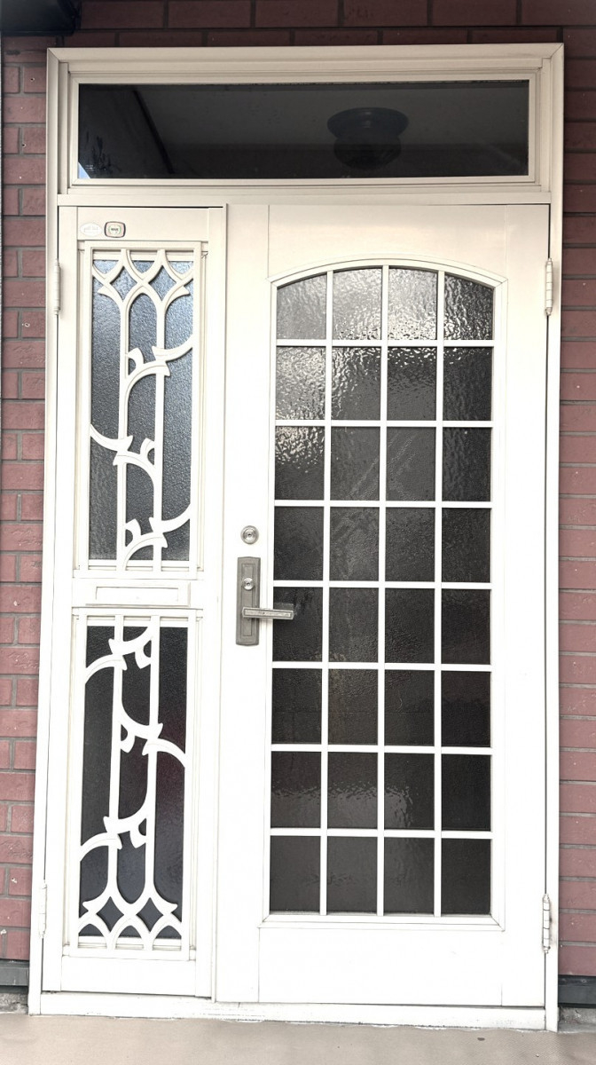 カミケンの玄関は家の顔の施工前の写真1