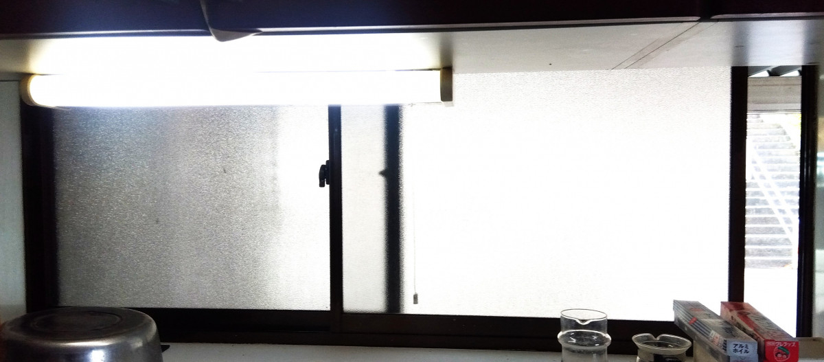 カミケンの防犯対策は内窓インプラスの施工前の写真1