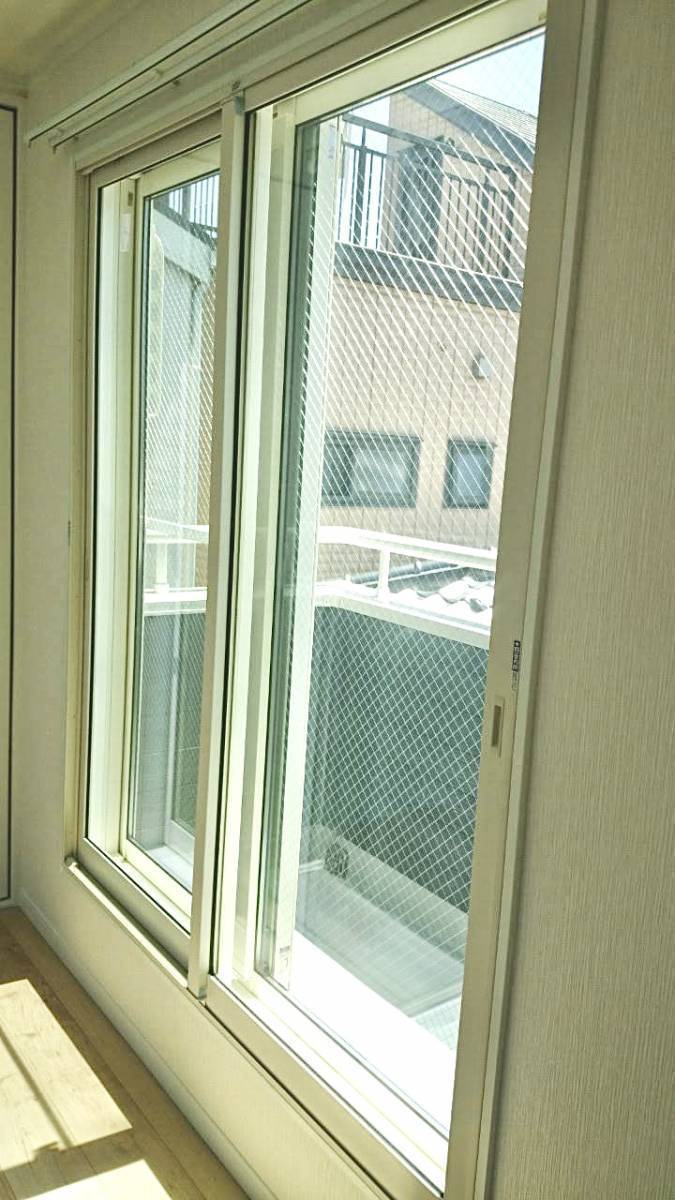 ヤシオトーヨー住器の【インプラス】半日で窓のリフォーム完了の施工後の写真1