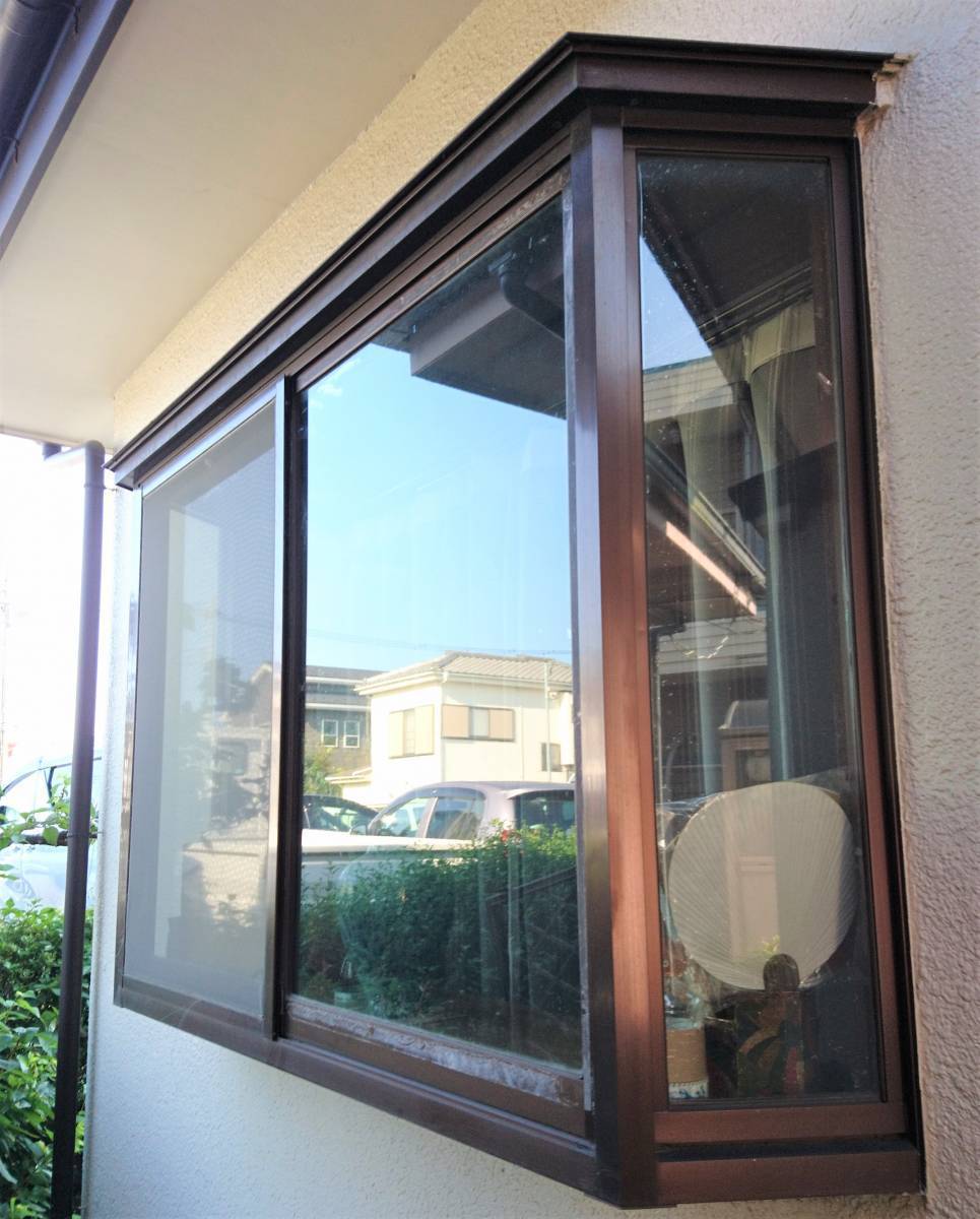 ヤシオトーヨー住器の窓に面格子を取り付けの施工前の写真1