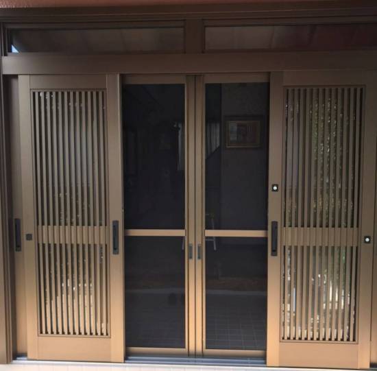 ヤシオトーヨー住器の【リシェント】玄関ドアを新しく！施工事例写真1