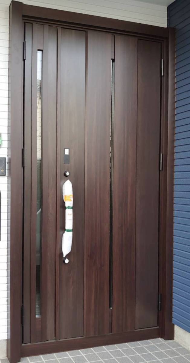 ヤシオトーヨー住器の玄関リフォームで夏も快適に♪の施工後の写真1