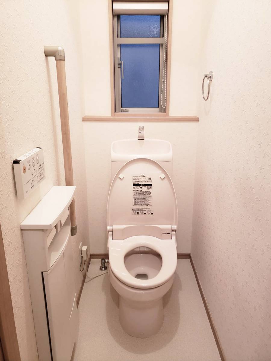 ヤシオトーヨー住器のトイレ空間がすっきりしました！の施工前の写真2