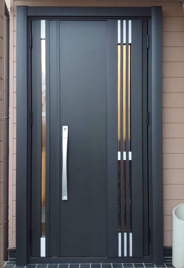 ヤシオトーヨー住器の鍵を閉めたまま、換気が可能に！採風玄関ドアの施工後の写真1